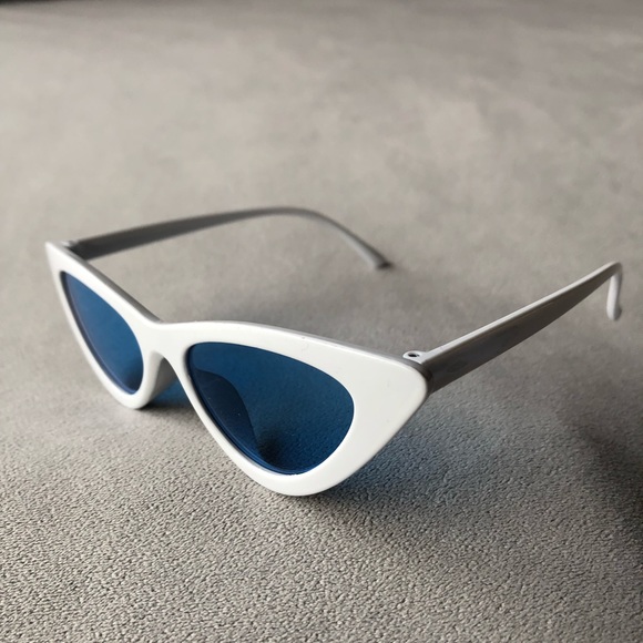White Cat Eye Sunglasses with Blue Lens ~ Brand New! - Picture 2 of 6